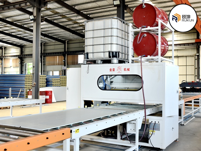 自動(dòng)化淋膠機(jī)淋膠機(jī).jpg
